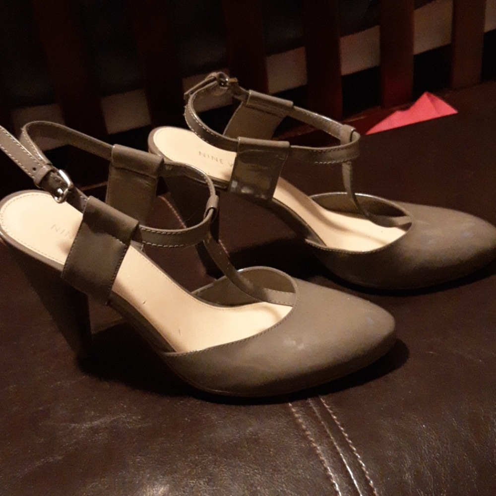 Shoes - Picture 3 of 4